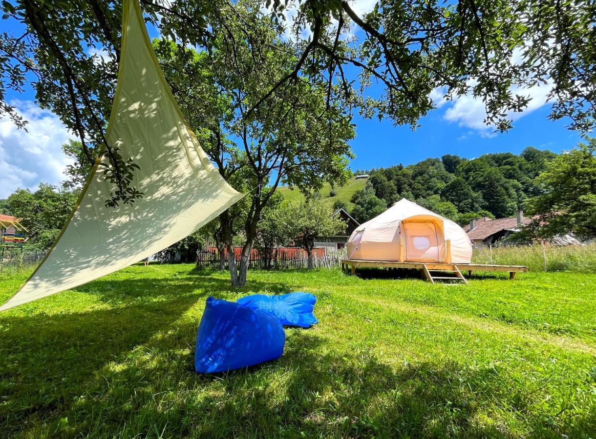 Flore'S Garden Glamping Bran  Exterior photo