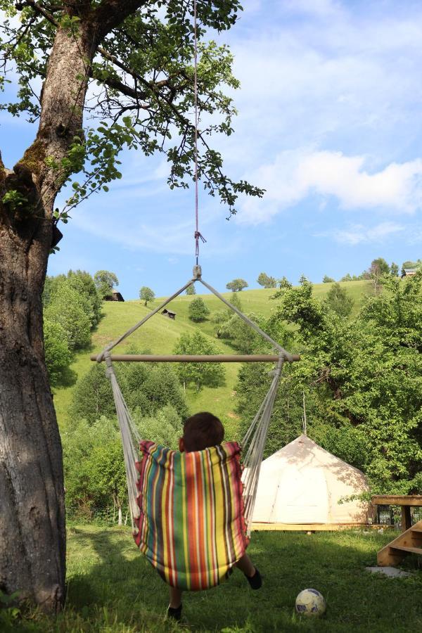 Flore'S Garden Glamping Bran  Exterior photo