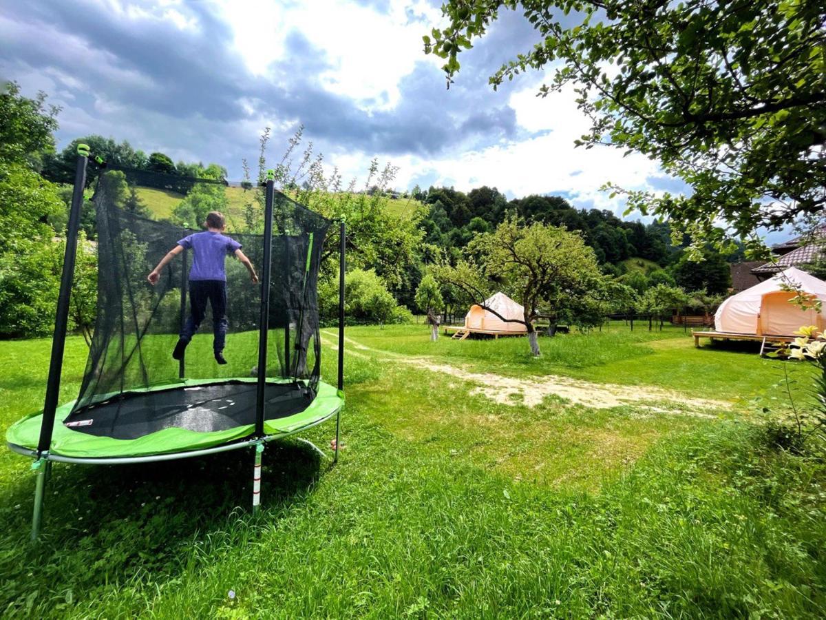 Flore'S Garden Glamping Bran  Exterior photo