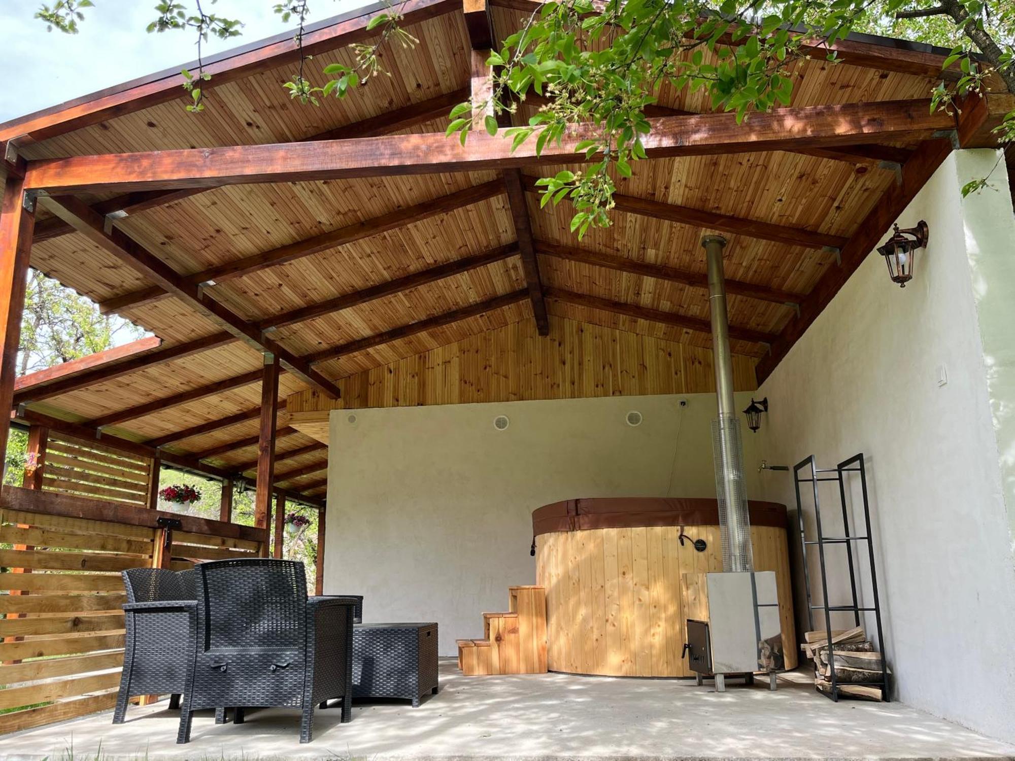 Flore'S Garden Glamping Bran  Exterior photo